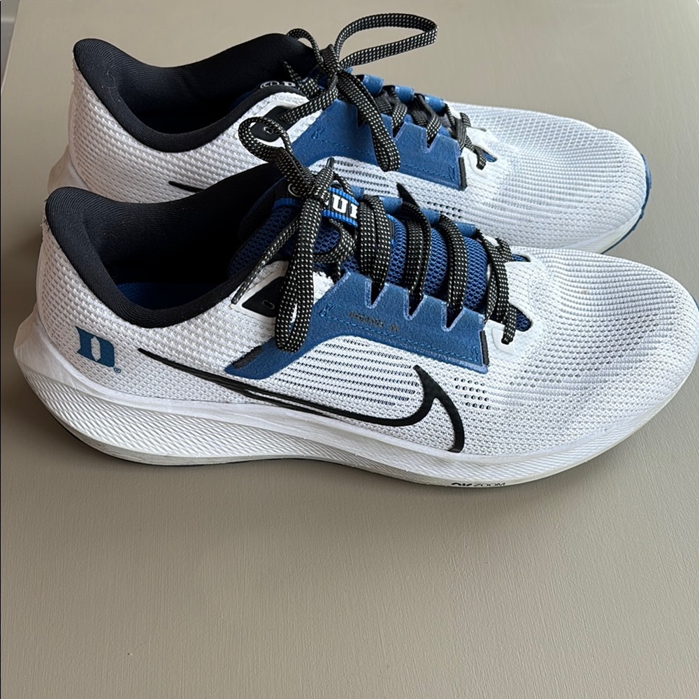 Nike Duke Pegasus 40 Sneaker, Like New - Picture 2 of 7